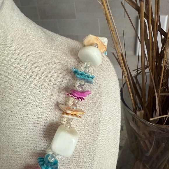 Colorful shell handmade Necklace - Picture 3 of 5
